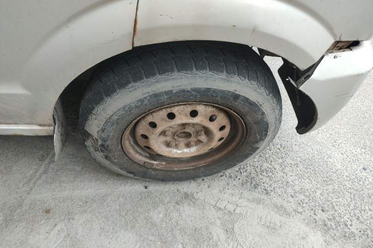 Used Dongfeng Xiaokang C37 2012 1.4L Standard Edition DK13-06 Right Front Wheel Hub