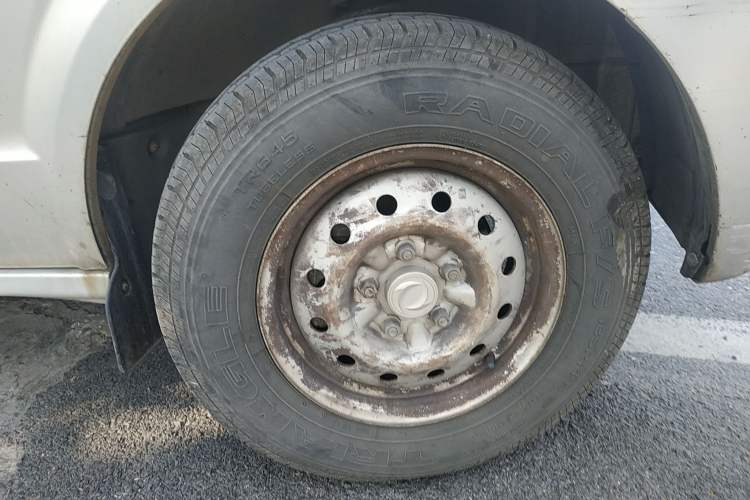 Used Dongfeng Xiaokang C37 2012 1.4L Standard Edition DK13-06 Right Front Wheel Hub