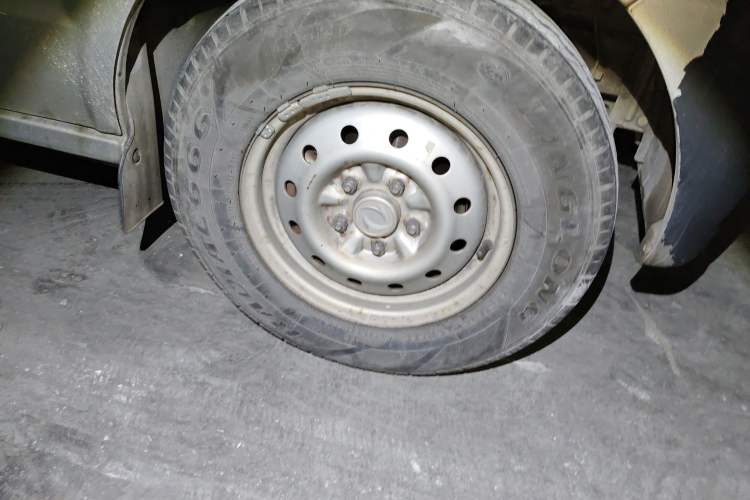 Used Dongfeng Xiaokang C37 2012 1.4L Comfort Version DK13-06 Right Front Wheel Hub