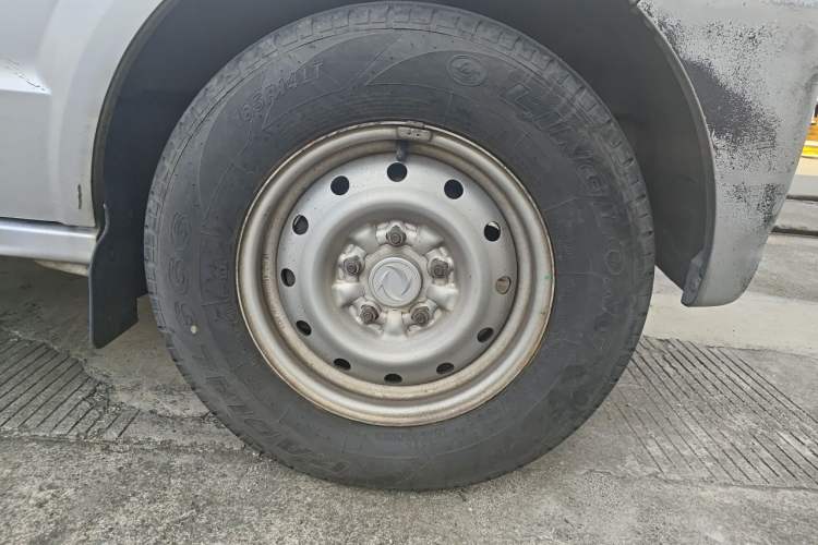Used Dongfeng Xiaokang C37 2012 1.4L Standard Edition DK13-06 Right Front Wheel Hub