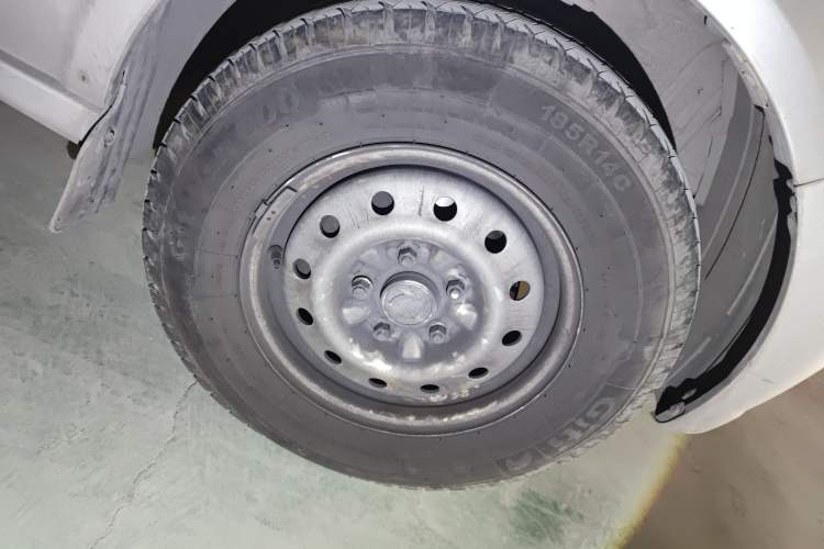 Used Dongfeng Xiaokang C37 2012 1.4L Entrepreneur II Type DK13-06 Right Front Wheel Hub