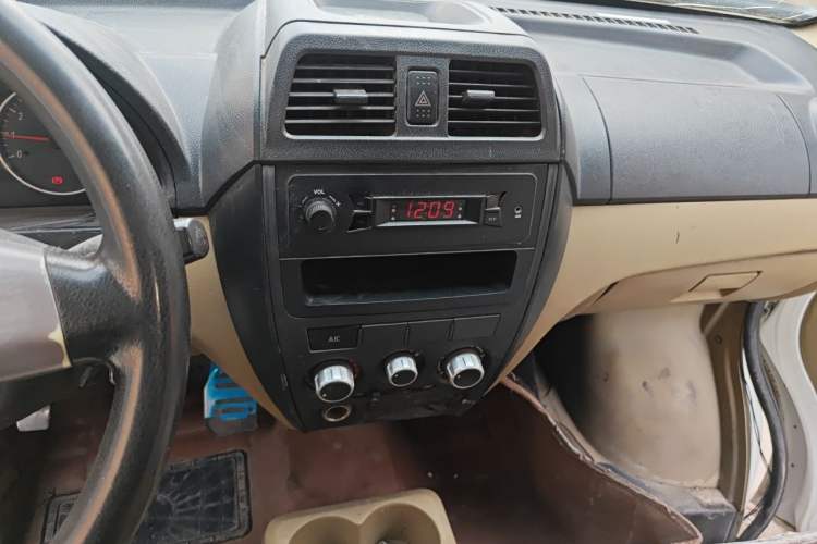 Used Dongfeng Xiaokang C37 2012 1.4L Entrepreneur II Type DK13-06 Audio And AC Panel