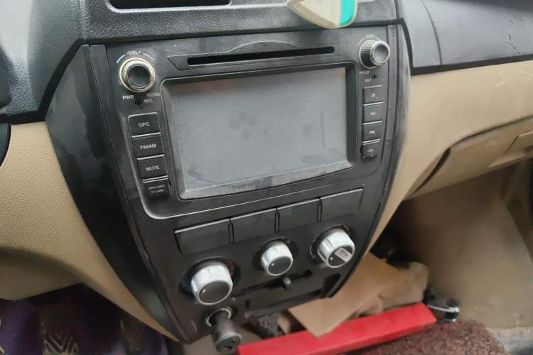 Used Dongfeng Xiaokang C37 2012 1.4L Entrepreneur II Type DK13-06 Audio And AC Panel