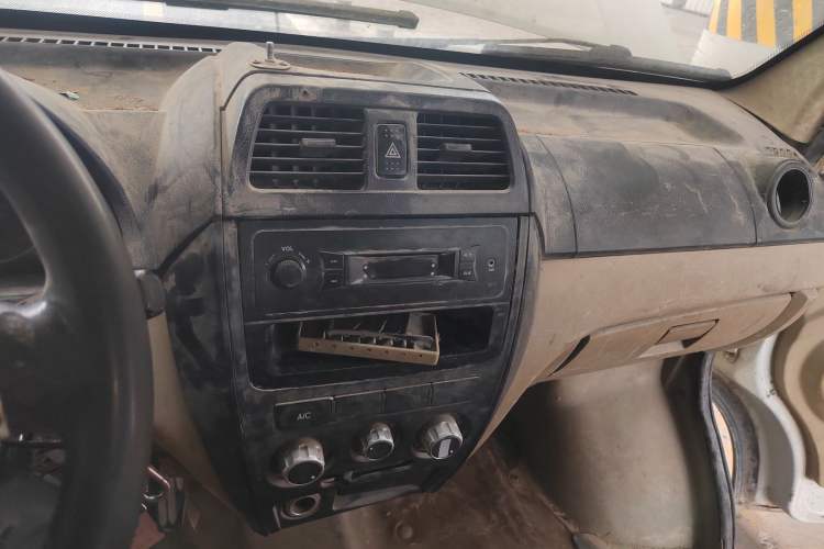 Used Dongfeng Xiaokang C37 2012 1.4L Standard Edition DK13-06 Audio And AC Panel