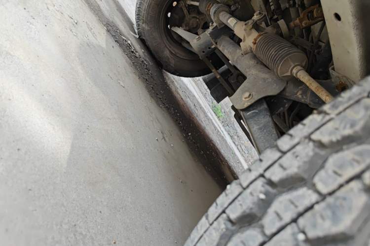Used Dongfeng Xiaokang C37 2012 1.4L Entrepreneur II Type DK13-06 Chassis Front Left