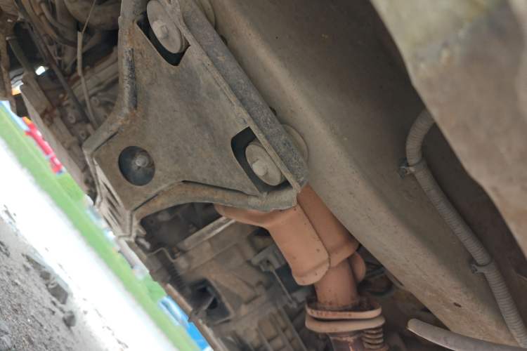 Used Dongfeng Xiaokang C37 2012 1.4L Entrepreneur II Type DK13-06 Chassis Front Left