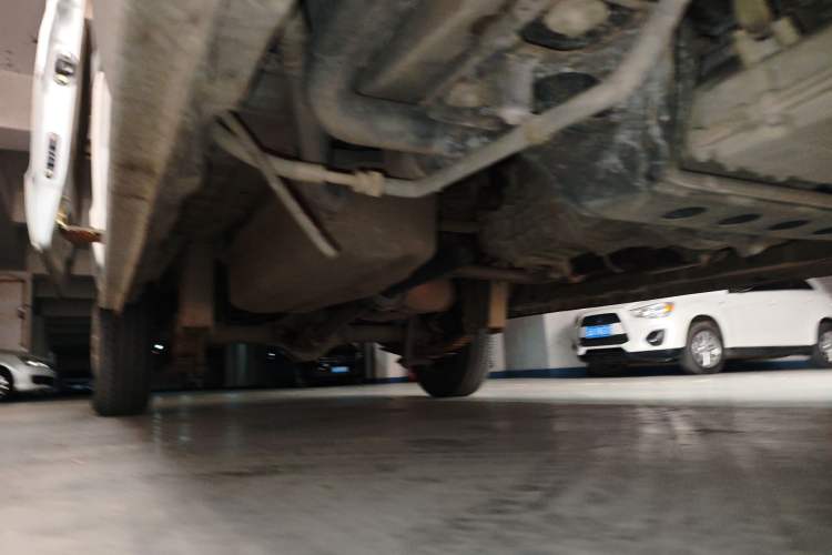 Used Dongfeng Xiaokang C37 2012 1.4L Entrepreneur II Type DK13-06 Chassis Front Right