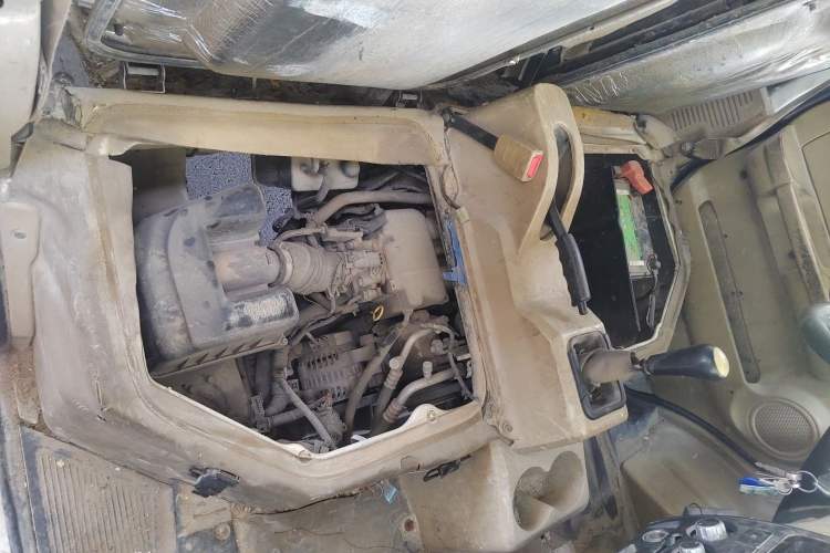 Used Dongfeng Xiaokang C37 2012 1.4L Standard Edition DK13-06 Engine Bay