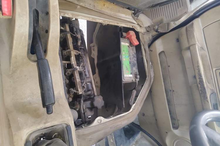 Used Dongfeng Xiaokang C37 2012 1.4L Standard Edition DK13-06 Engine Bay Left