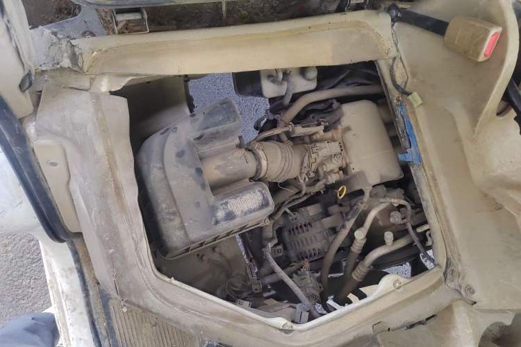 Used Dongfeng Xiaokang C37 2012 1.4L Standard Edition DK13-06 Engine Bay Right