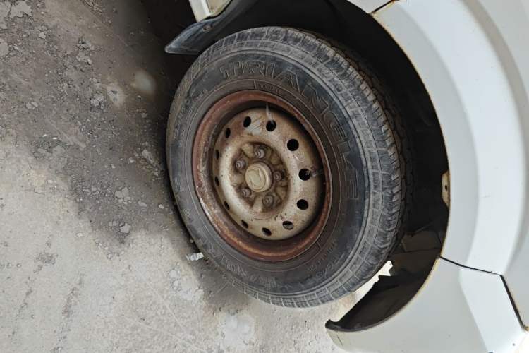 Used Dongfeng Xiaokang C37 2012 1.4L Entrepreneur II Type DK13-06 Right Front Wheel Hub