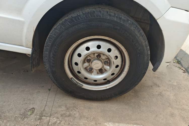 Used Dongfeng Xiaokang C37 2012 1.4L Entrepreneur II Type DK13-06 Right Front Wheel Hub