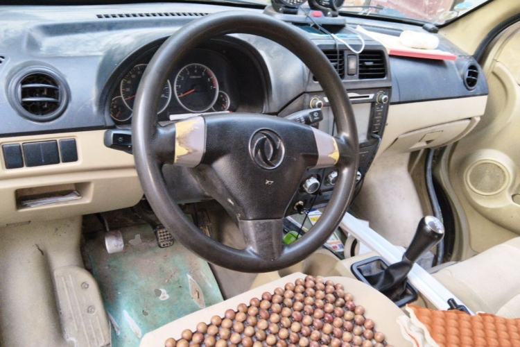 Used Dongfeng Xiaokang C37 2012 1.4L Entrepreneur II Type DK13-06 Center Console