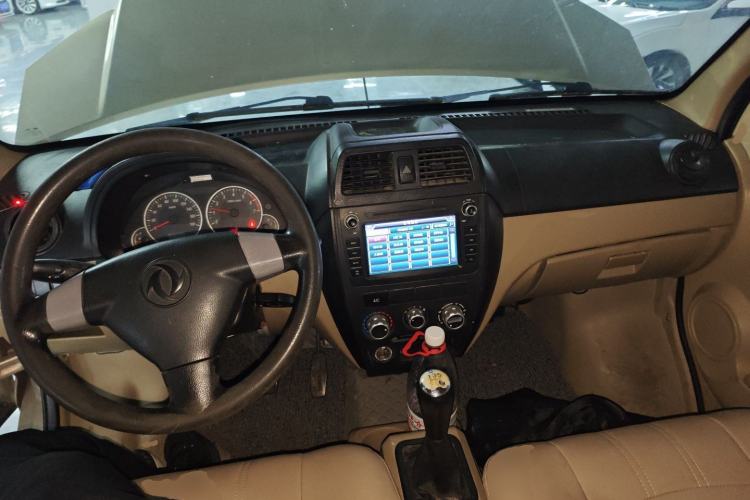 Used Dongfeng Xiaokang C37 2012 1.4L Standard Edition DK13-06 Center Console