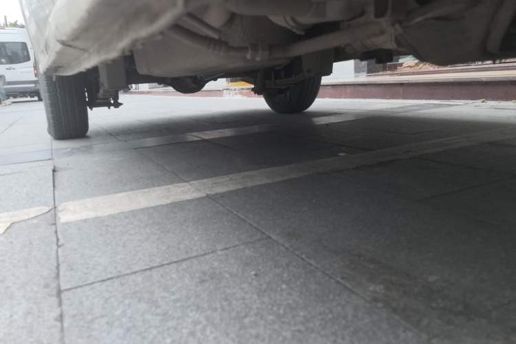 Used Dongfeng Xiaokang C37 2012 1.4L Comfort Version DK13-06 Chassis Front Right