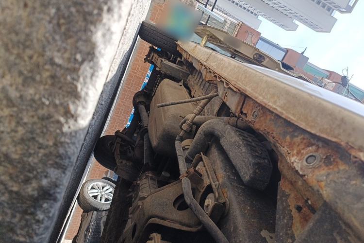 Used Dongfeng Xiaokang C37 2012 1.4L Comfort Version DK13-06 Chassis Front Right