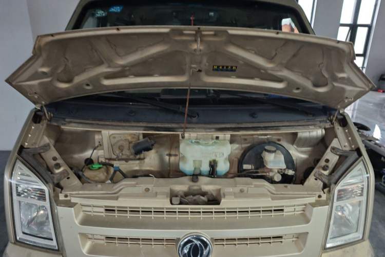 Used Dongfeng Xiaokang C37 2012 1.4L Standard Edition DK13-06 Engine Bay