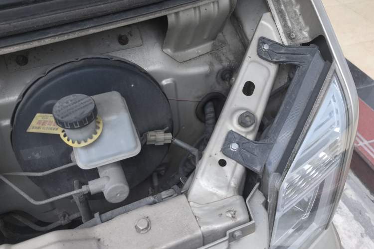Used Dongfeng Xiaokang C37 2012 1.4L Comfort Version DK13-06 Engine Bay Left