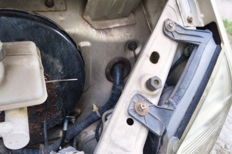 Used Dongfeng Xiaokang C37 2012 1.4L Entrepreneur II Type DK13-06 Engine Bay Left