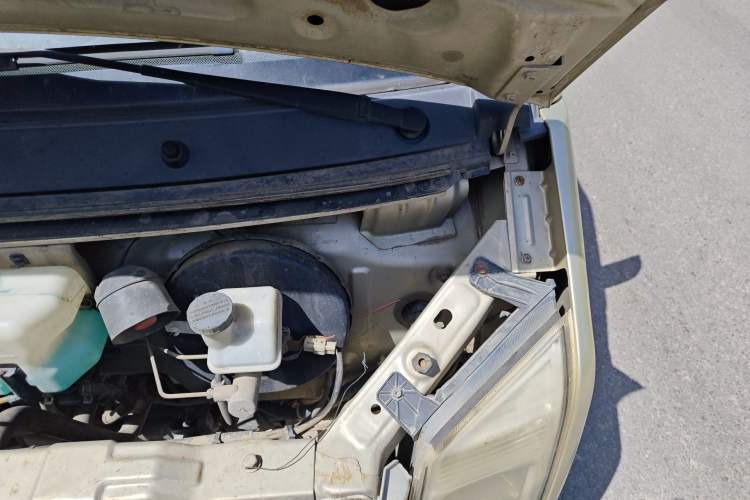 Used Dongfeng Xiaokang C37 2012 1.4L Standard Edition DK13-06 Engine Bay Left