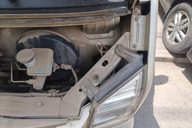 Used Dongfeng Xiaokang C37 2012 1.4L Comfort Version DK13-06 Engine Bay Left