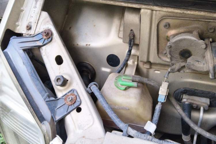 Used Dongfeng Xiaokang C37 2012 1.4L Entrepreneur II Type DK13-06 Engine Bay Right