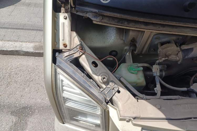 Used Dongfeng Xiaokang C37 2012 1.4L Comfort Version DK13-06 Engine Bay Right