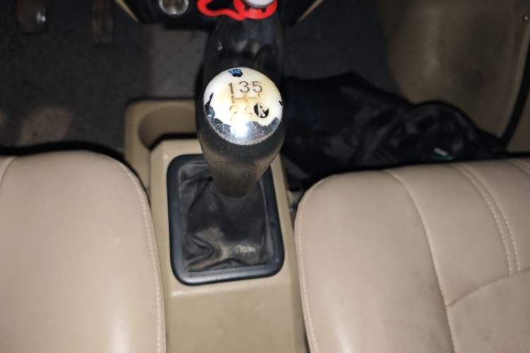 Used Dongfeng Xiaokang C37 2012 1.4L Standard Edition DK13-06 Gear Lever