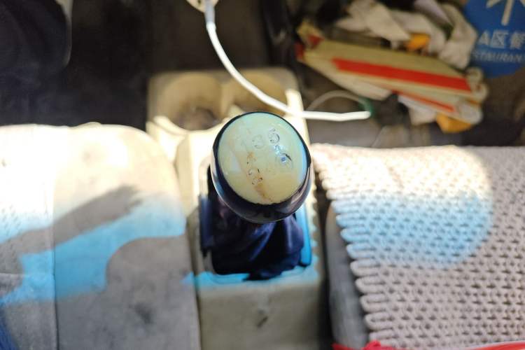 Used Dongfeng Xiaokang C37 2012 1.4L Standard Edition DK13-06 Gear Lever