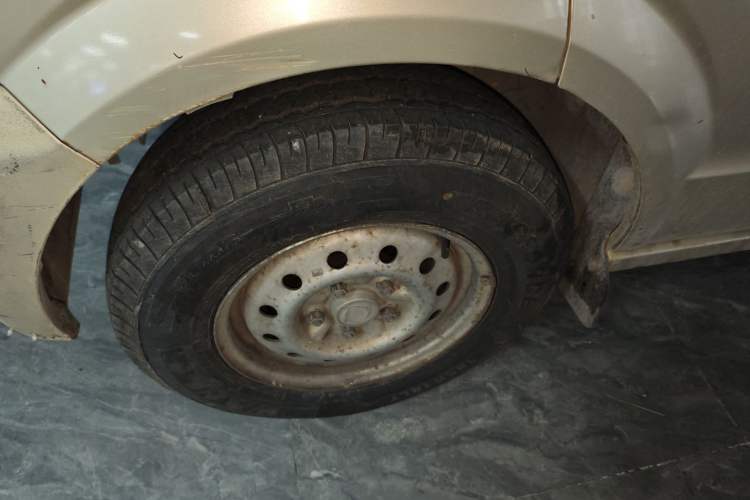 Used Dongfeng Xiaokang C37 2012 1.4L Standard Edition DK13-06 Left Front Wheel Hub