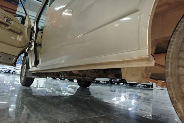Used Dongfeng Xiaokang C37 2012 1.4L Standard Edition DK13-06 Left Side Sill