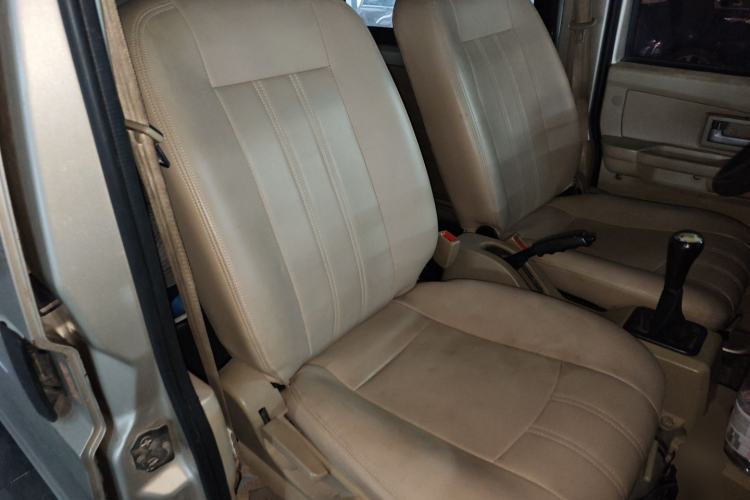 Used Dongfeng Xiaokang C37 2012 1.4L Standard Edition DK13-06 Right Front Seat