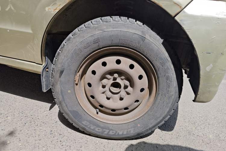 Used Dongfeng Xiaokang C37 2012 1.4L Standard Edition DK13-06 Right Front Wheel Hub