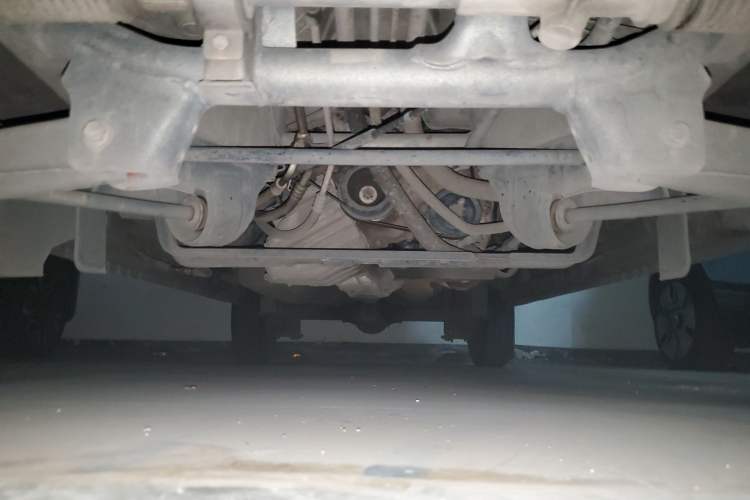 Used Dongfeng Xiaokang C37 2015 1.5L Standard II DK15-06 Chassis Front