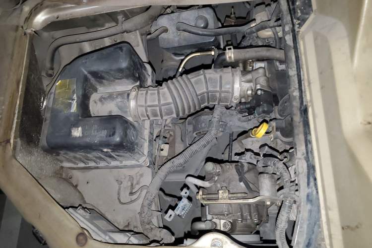 Used Dongfeng Xiaokang C37 2015 1.5L Standard II DK15-06 Engine Bay Right