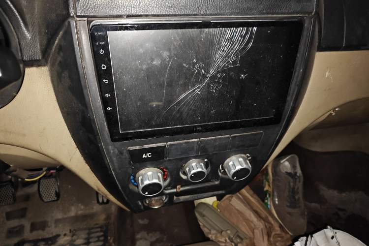 Used Dongfeng Xiaokang C37 2015 1.5L Standard II DK15-06 Audio And AC Panel