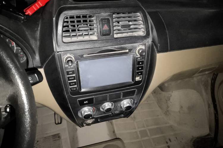 Used Dongfeng Xiaokang C37 2015 1.5L Luxury Version II DK15-06 Audio And AC Panel