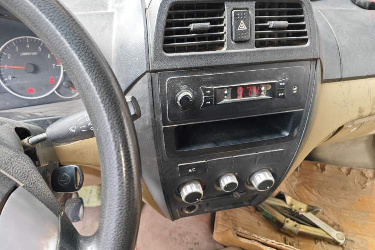 Used Dongfeng Xiaokang C37 2015 1.5L Standard II DK15-06 Audio And AC Panel