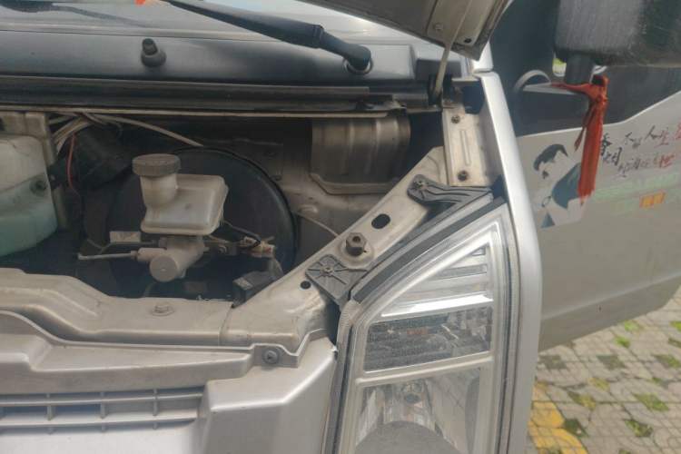 Used Dongfeng Xiaokang C37 2015 1.5L Standard II DK15-06 Engine Bay Left