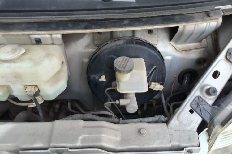 Used Dongfeng Xiaokang C37 2015 1.5L Standard II DK15-06 Engine Bay Left