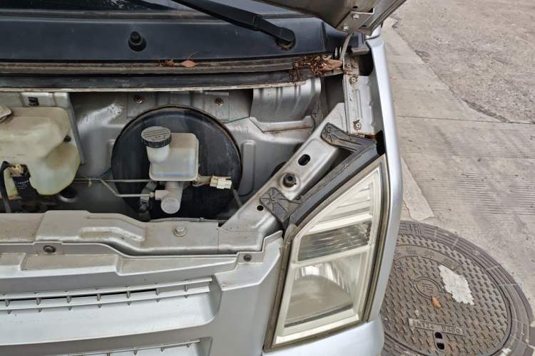 Used Dongfeng Xiaokang C37 2015 1.5L Standard II DK15-06 Engine Bay Left