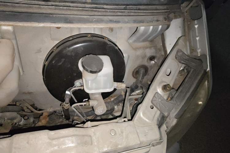 Used Dongfeng Xiaokang C37 2015 1.5L Standard II DK15-06 Engine Bay Left
