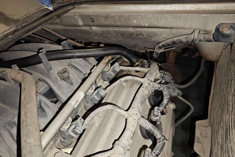 Used Dongfeng Xiaokang C37 2015 1.5L Standard II DK15-06 Engine Bay Left