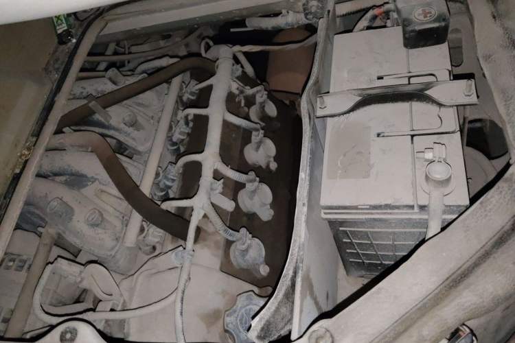 Used Dongfeng Xiaokang C37 2015 1.5L Standard II DK15-06 Engine Bay Left