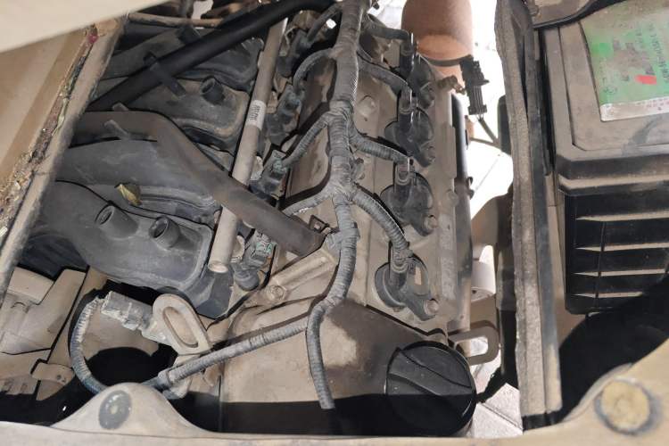 Used Dongfeng Xiaokang C37 2015 1.5L Standard II DK15-06 Engine Bay Left