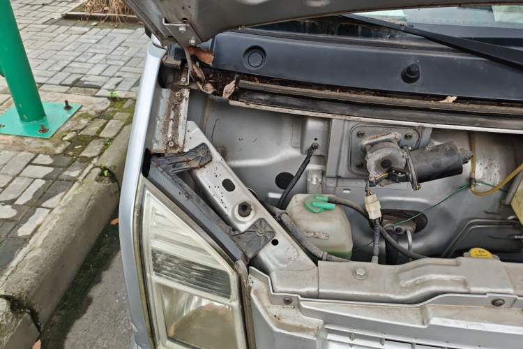Used Dongfeng Xiaokang C37 2015 1.5L Standard II DK15-06 Engine Bay Right