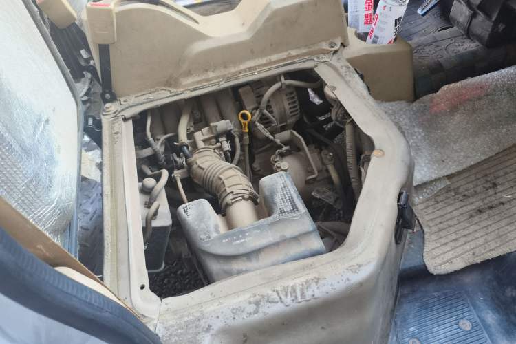 Used Dongfeng Xiaokang C37 2015 1.5L Standard II DK15-06 Engine Bay Right