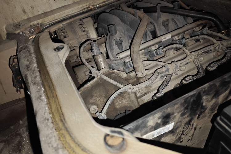 Used Dongfeng Xiaokang C37 2015 1.5L Standard II DK15-06 Engine Bay Right
