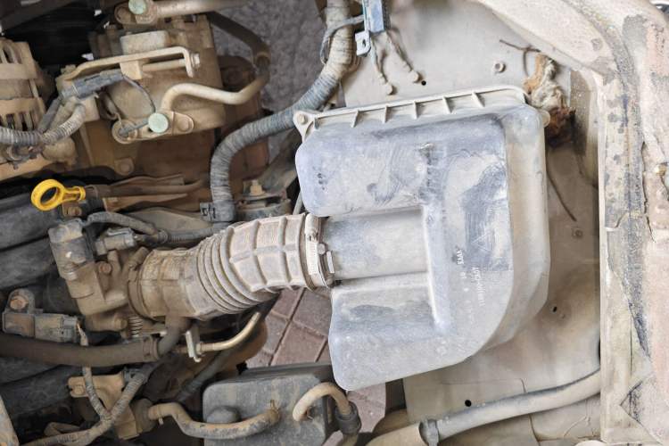 Used Dongfeng Xiaokang C37 2015 1.5L Standard II DK15-06 Engine Bay Right