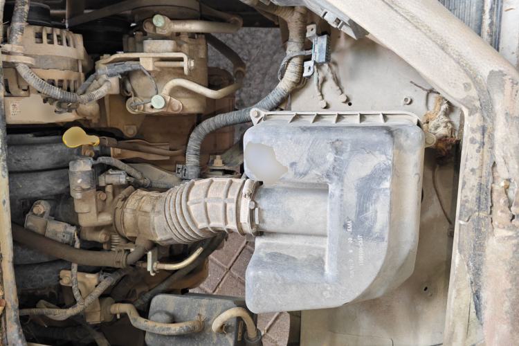 Used Dongfeng Xiaokang C37 2015 1.5L Standard II DK15-06 Engine Bay